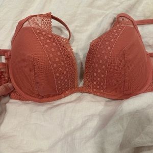 Victorias Secret lightly lined lace plunge bra